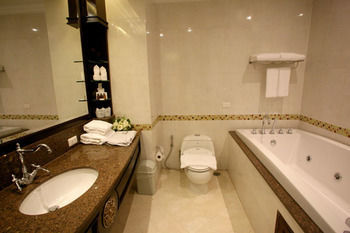 Hotel Lk Renaissance
