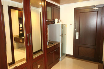 Hotel Lk Renaissance