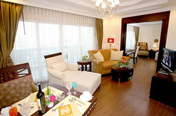 Hotel Lk Renaissance