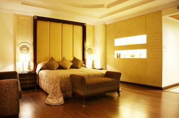 Hotel Lk Renaissance
