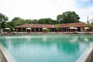 Hotel Chaaya Village