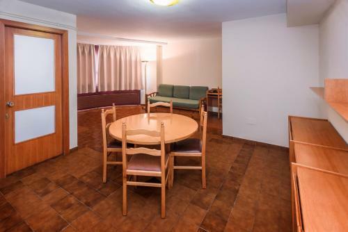Hotel & Aparthotel Serhs Cosmos