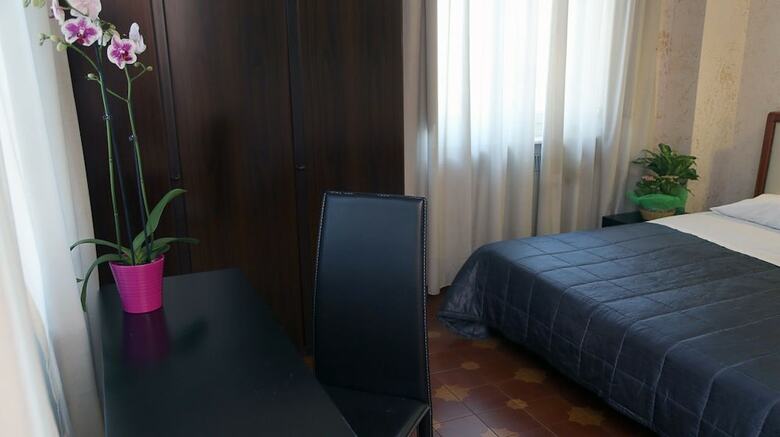 Hotel Roma Room