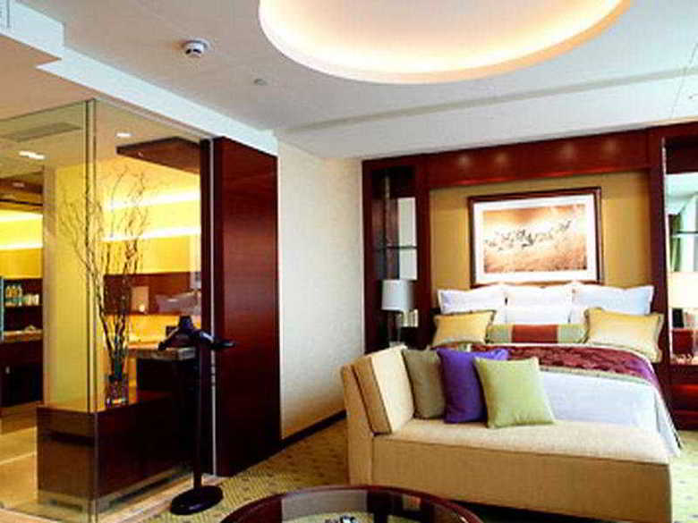 Hotel Renaissance Wuhan