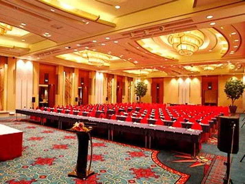 Hotel Renaissance Wuhan