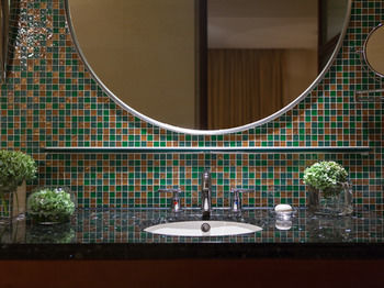 Hotel Renaissance Wuhan
