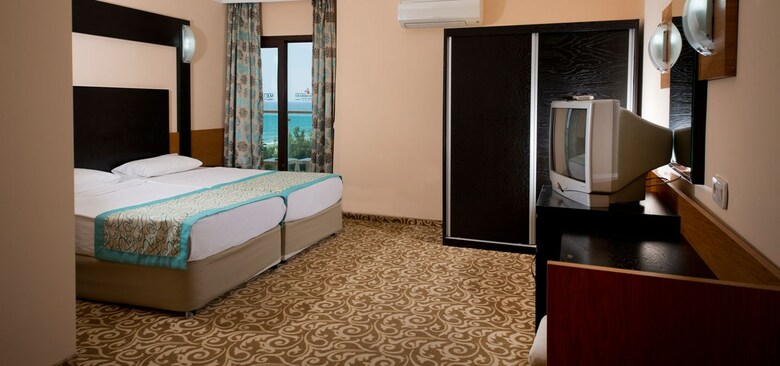 Mc Mahberi Beach Hotel