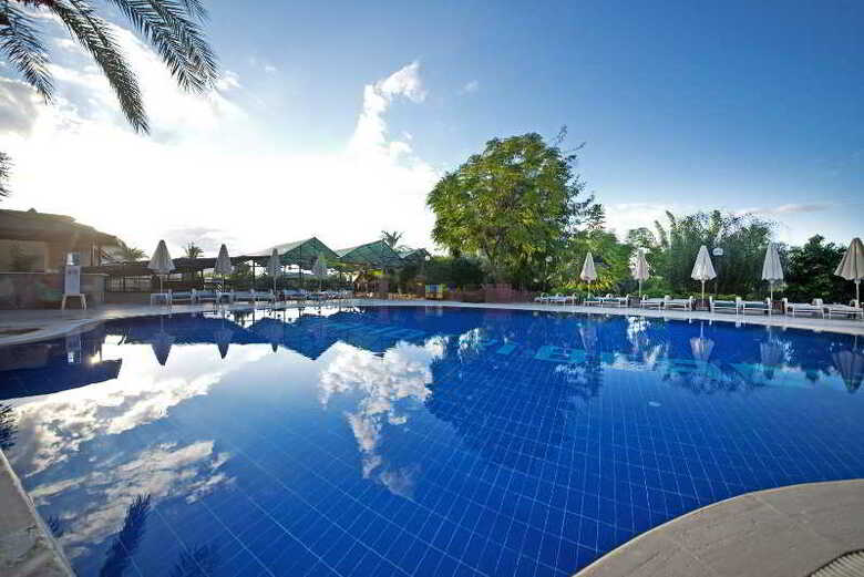 Mc Mahberi Beach Hotel
