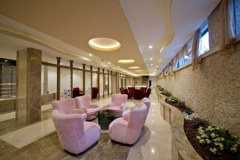 Mc Mahberi Beach Hotel