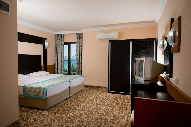 Mc Mahberi Beach Hotel