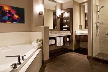 Hotel Delta Grand Okanagan Resort And Conference Center