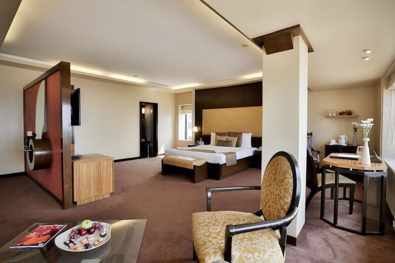 Hotel Sun-n-sand Mumbai