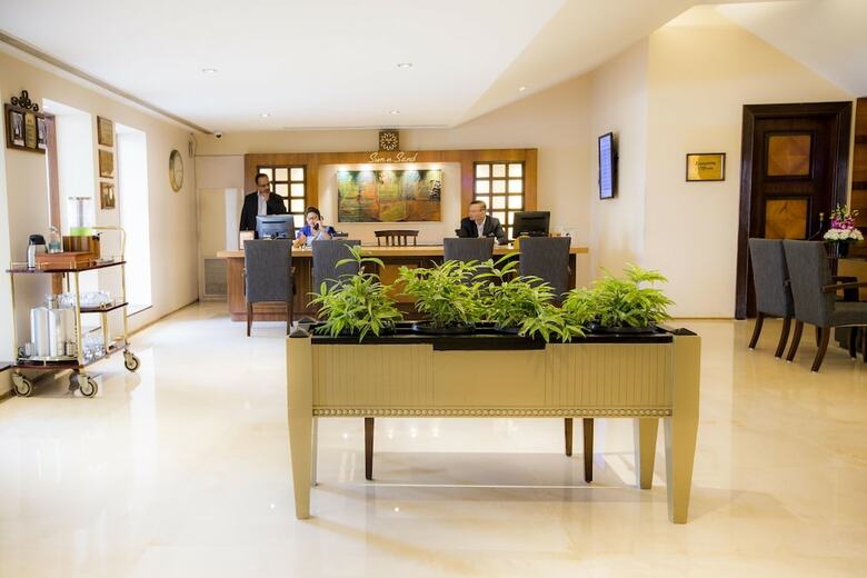 Hotel Sun-n-sand Mumbai