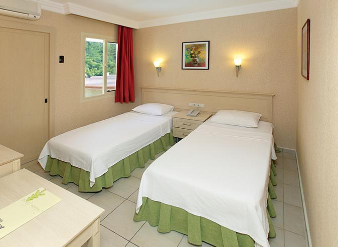 Hotel Julian Forest Suites