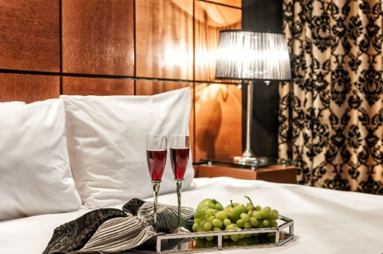 Chesterfield Hotel Suites & Day Spa