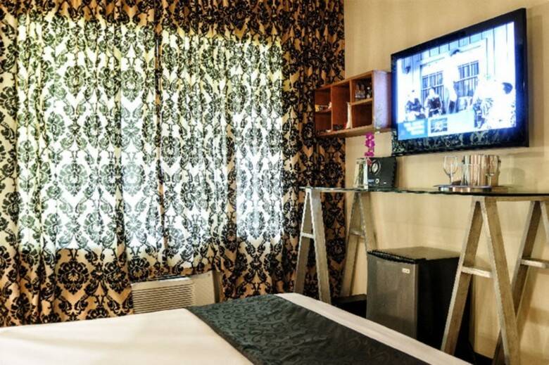 Chesterfield Hotel Suites & Day Spa