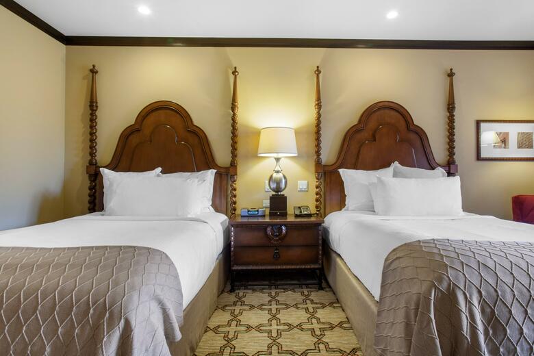 Hotel Montelucia Resort & Spa