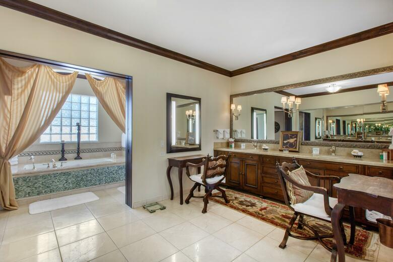 Hotel Montelucia Resort & Spa