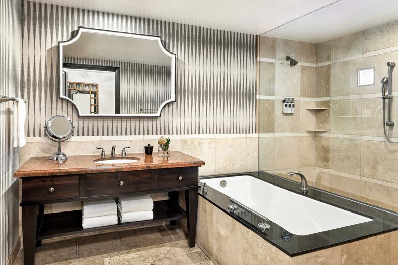 Hotel Montelucia Resort & Spa