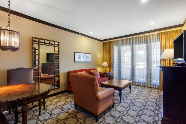 Hotel Montelucia Resort & Spa
