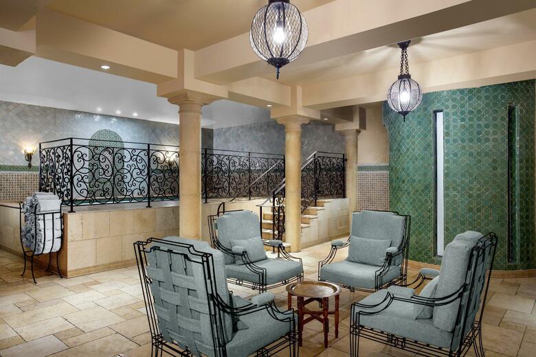Hotel Montelucia Resort & Spa