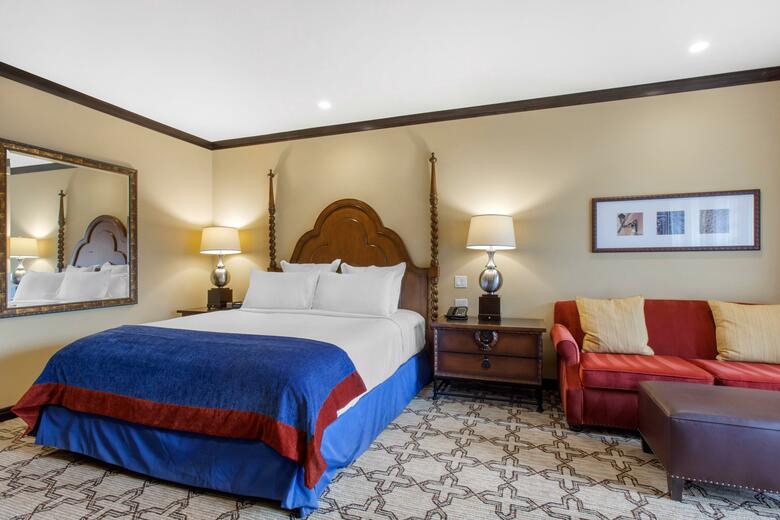 Hotel Montelucia Resort & Spa