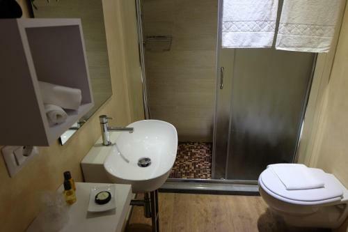 Hostal La Rocca Guest House & Spa