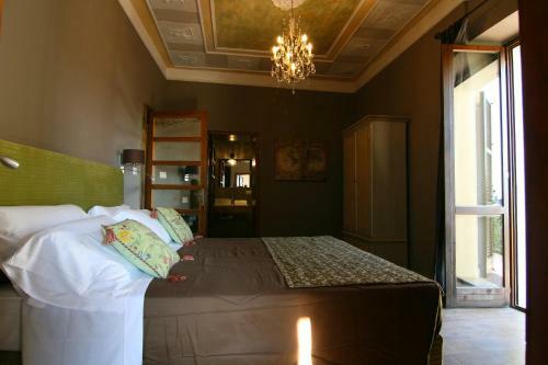 Hostal La Rocca Guest House & Spa