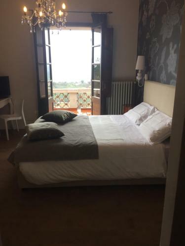 Hostal La Rocca Guest House & Spa