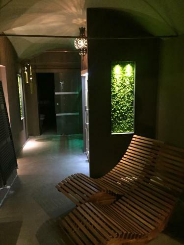 Hostal La Rocca Guest House & Spa