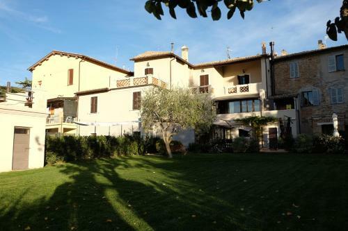 Hostal La Rocca Guest House & Spa