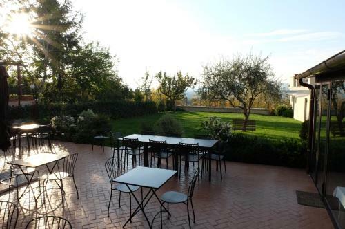 Hostal La Rocca Guest House & Spa