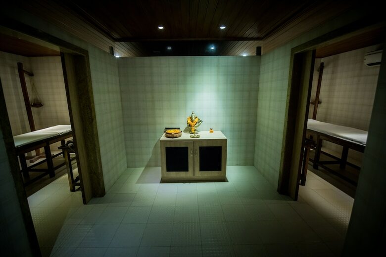 Hotel Neelam The Grand