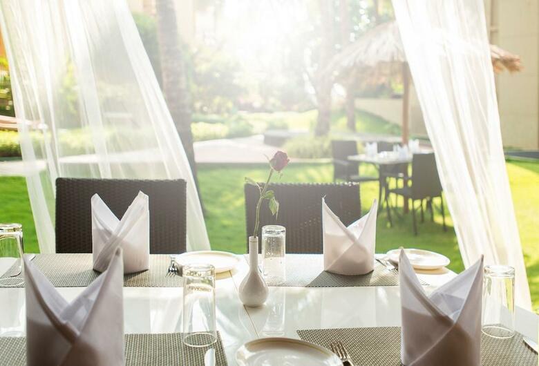 Hotel Whispering Palms Beach Resort