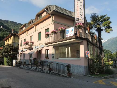 Hotel Albergo Lario