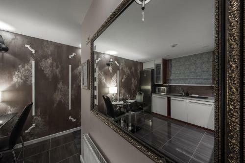 Deluxe Jacuzzi Apartment