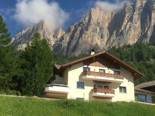 Hostal Ciasa Roenn