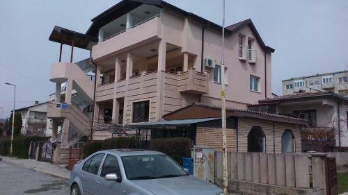 Karoski Apartments & Suites