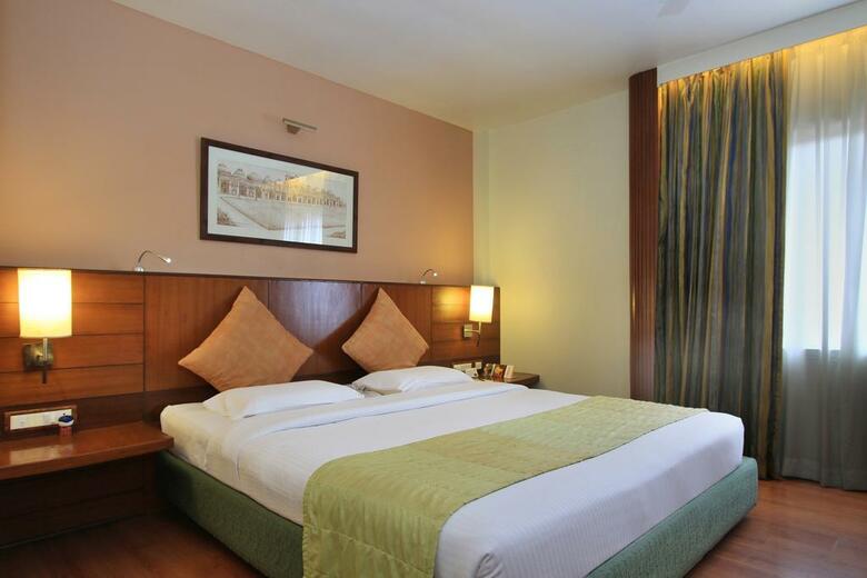 Nandhana Grand Hotel