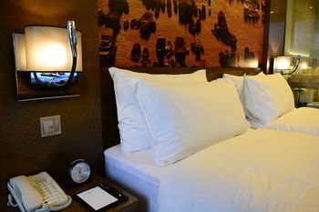 Hotel Harbour Grand Hong Kong