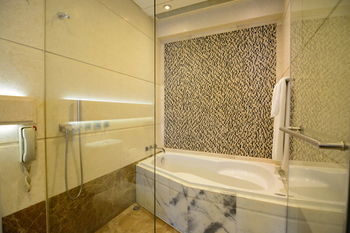 Hotel Harbour Grand Hong Kong