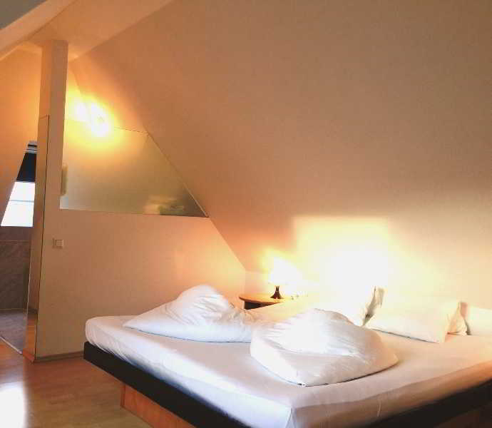 Art Hotel Binders