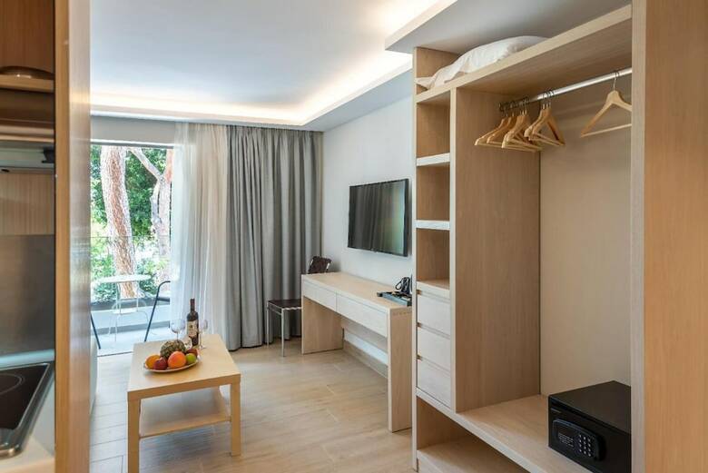 Hotel Triton
