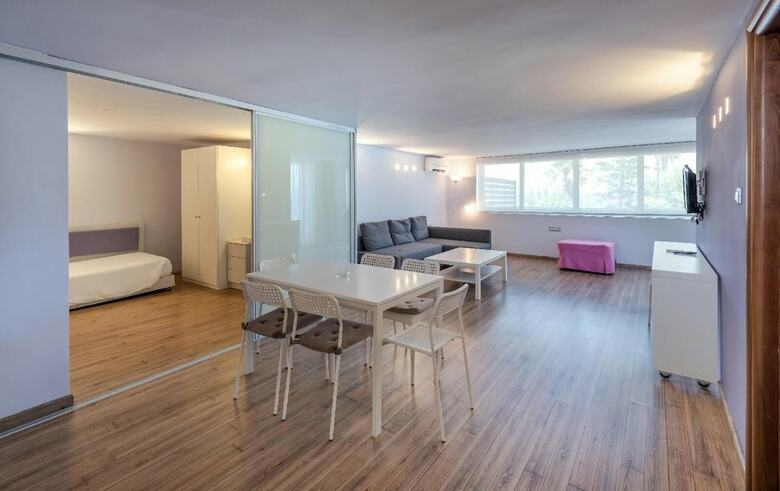 Hotel Triton