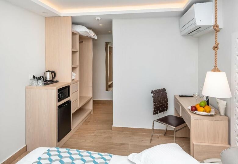 Hotel Triton