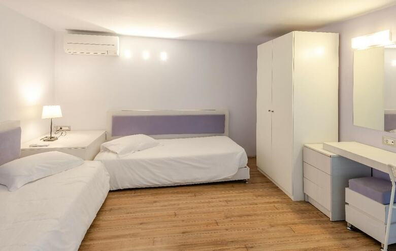 Hotel Triton