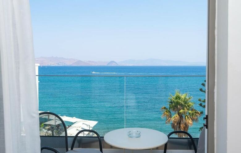Hotel Triton