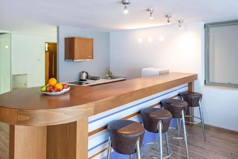 Hotel Triton