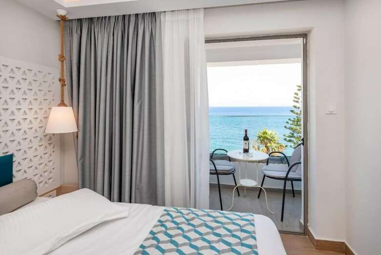 Hotel Triton