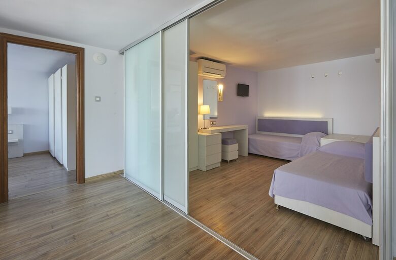 Hotel Triton